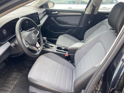 Used 2025 Volkswagen Jetta SE FWD image 15
