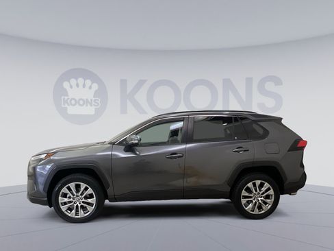 Used 2022 Toyota RAV4 XLE Premium image 2