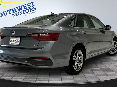 Used 2023 Volkswagen Jetta SE FWD image 6