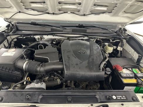 Used 2016 Toyota Tacoma TRD Sport image 8