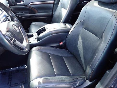 Used 2015 Toyota Highlander Limited Platinum AWD/4WD image 15