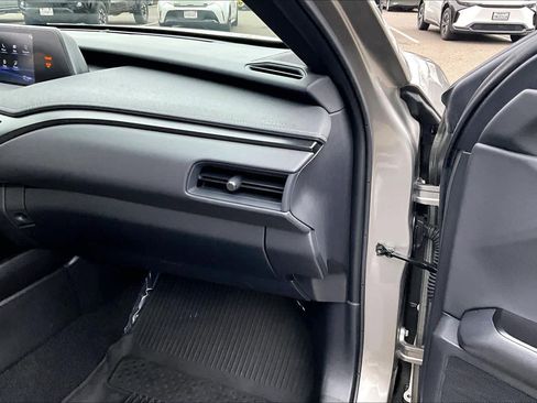 Used 2019 Lexus UX 250h w/ Premium Package image 18