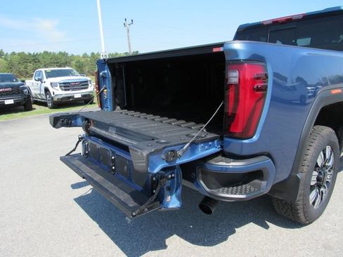 Used 2025 GMC Sierra 2500 Denali w/ Denali Reserve Package AWD/4WD image 37