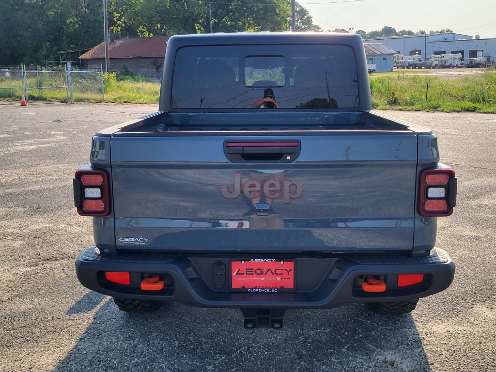 Used 2026 Jeep Gladiator Mojave AWD/4WD image 3