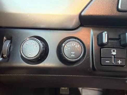 Used 2018 Chevrolet Tahoe LS w/ All-Season Package image 21