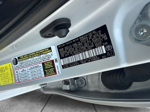 Used 2017 Toyota Corolla SE FWD image 25