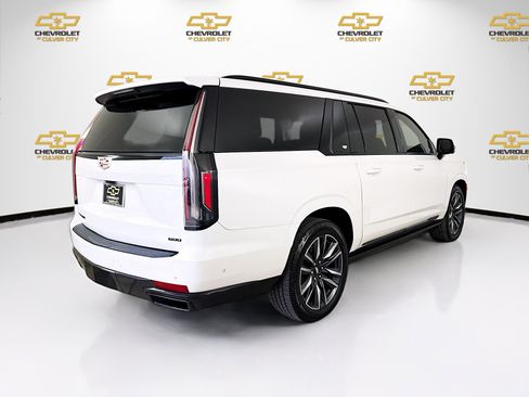 Used 2023 Cadillac Escalade ESV Sport Platinum w/ Heavy-Duty Trailer Package AWD/4WD image 8