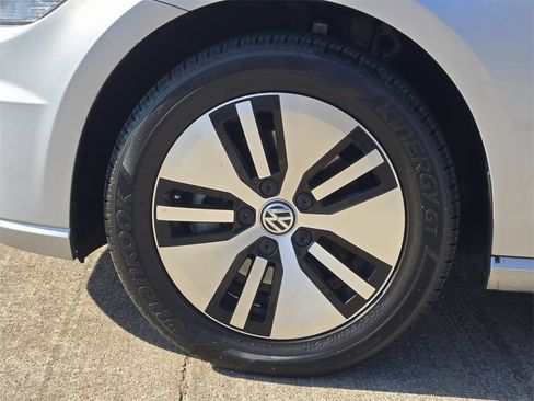 Used 2019 Volkswagen e-Golf SE w/ Driver Assistance Package image 12