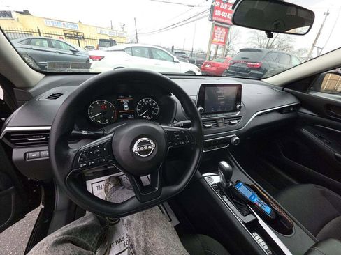 Used 2025 Nissan Altima 2.5 S image 13