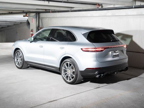 Certified 2023 Porsche Cayenne AWD/4WD image 3