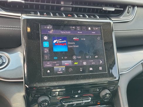 Used 2022 Jeep Grand Cherokee Laredo w/ Luxury Tech Group I AWD/4WD image 24