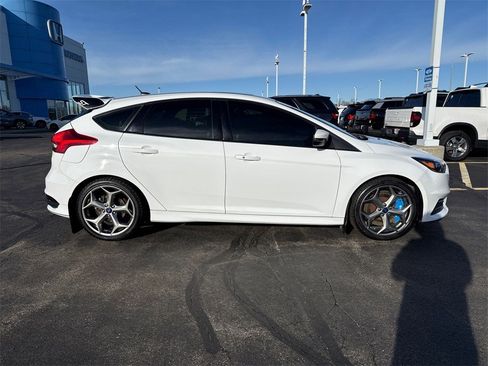 Used 2018 Ford Focus ST w/ Equipment Group 402A image 4