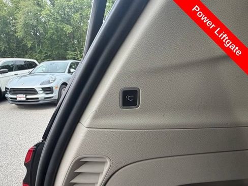 Used 2023 Chrysler Pacifica Limited FWD image 26