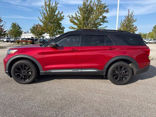 Used 2020 Ford Explorer XLT w/ Equipment Group 202A AWD/4WD image 4
