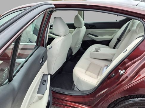 Used 2024 Nissan Altima 2.5 SV w/ SV Premium Package FWD image 25