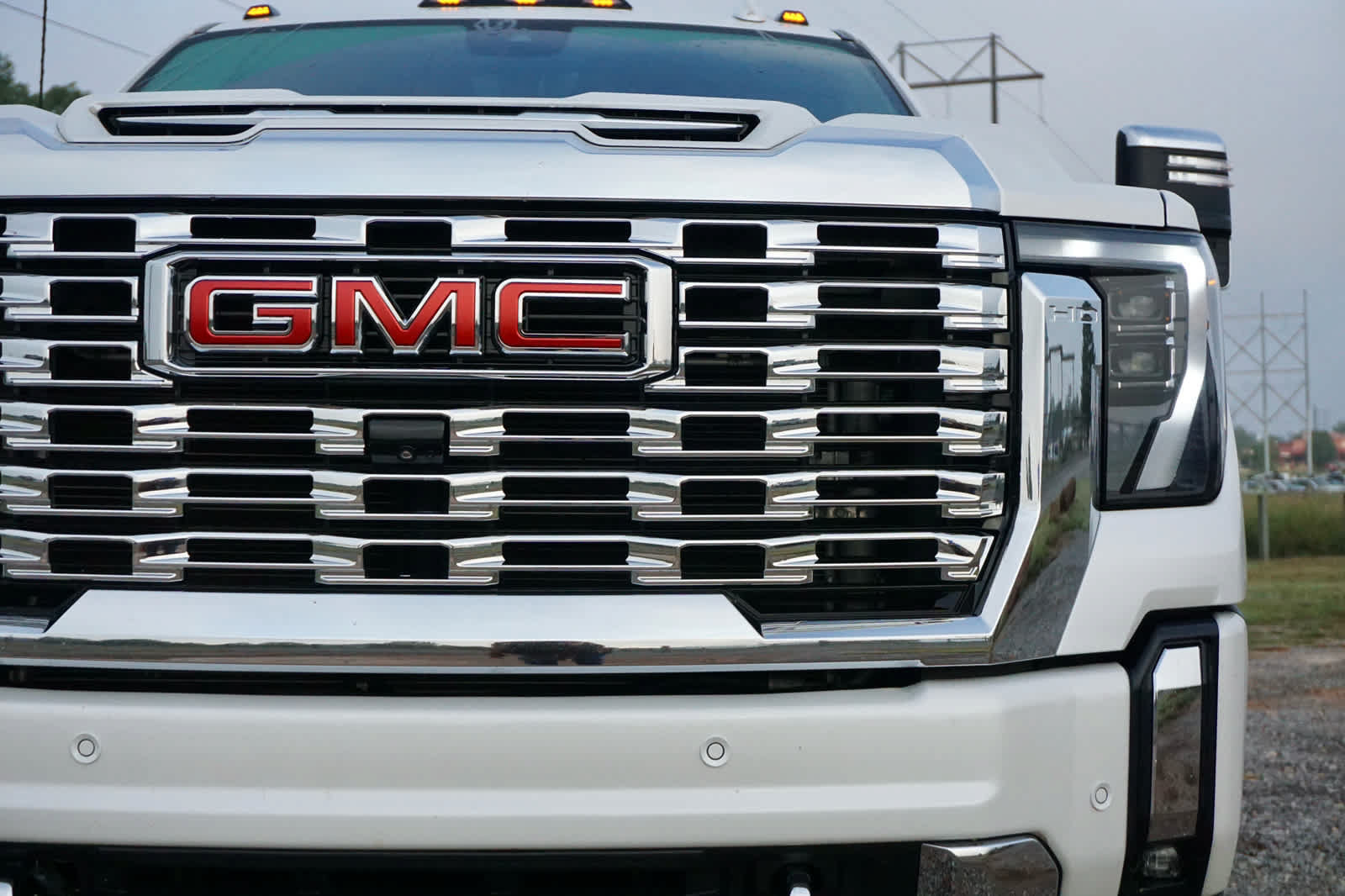 Used 2025 GMC Sierra 2500 Denali w/ Denali Reserve Package AWD/4WD image 3