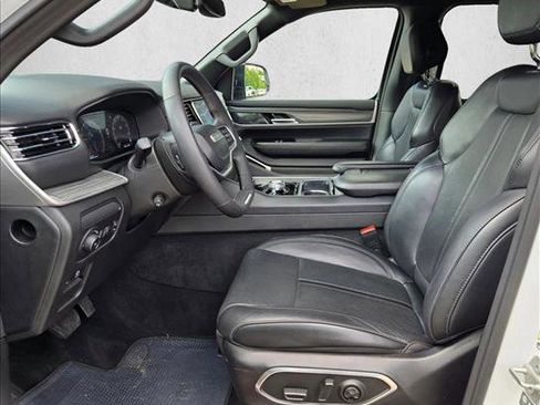 Used 2024 Jeep Wagoneer L Series II w/ Flexible Seating Group image 16