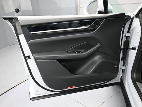 New 2026 Porsche Macan 4 Electric AWD/4WD image 15