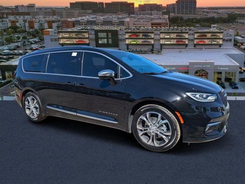 New 2026 Chrysler Pacifica Pinnacle image 1