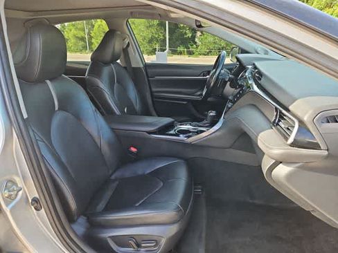Used 2019 Toyota Camry XSE w/ Navigation Package FWD image 19
