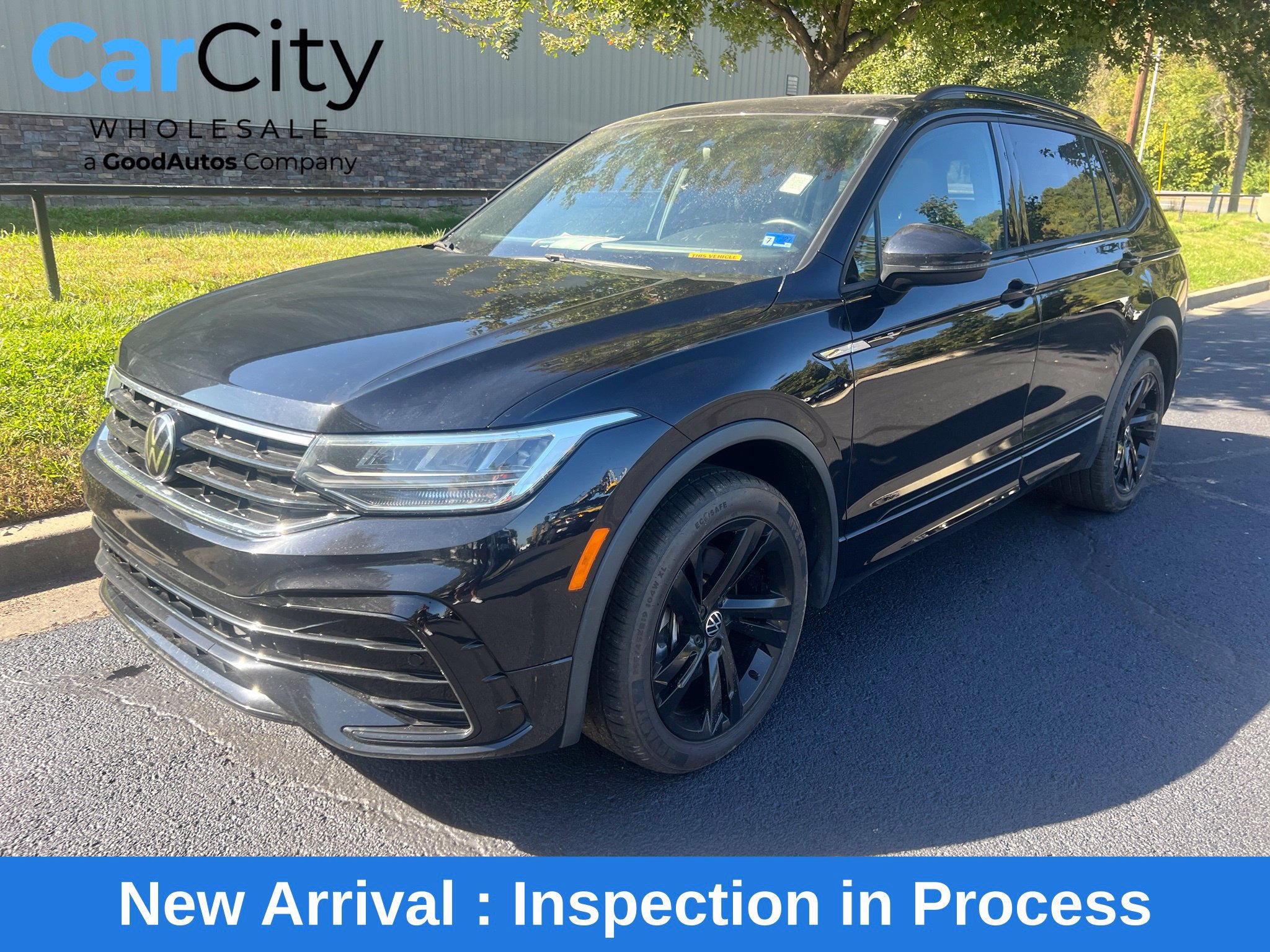 Used 2023 Volkswagen Tiguan SE R-Line AWD/4WD image 1