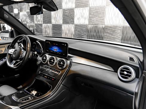 Used 2021 Mercedes-Benz GLC 300 image 9