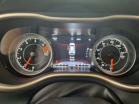 Used 2017 Jeep Cherokee Limited AWD/4WD image 13