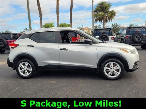 Used 2019 Nissan Kicks S image 8