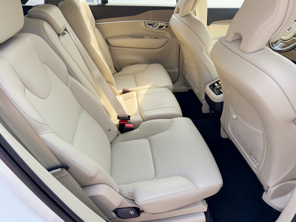Certified 2025 Volvo XC90 B5 Plus w/ Protection Package Premier AWD/4WD image 29