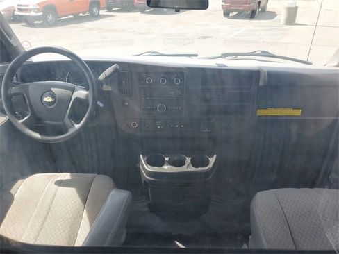Used 2018 Chevrolet Express 2500 image 18