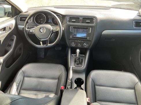 Used 2017 Volkswagen Jetta SE image 11