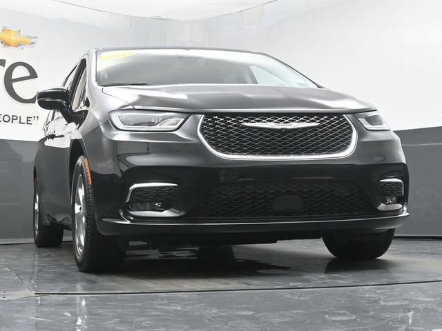 Used 2024 Chrysler Pacifica Limited AWD/4WD image 3