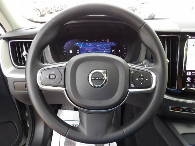 Certified 2024 Volvo XC60 B5 Core AWD/4WD image 18