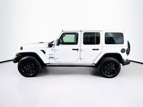 Used 2024 Jeep Wrangler Unlimited Sahara AWD/4WD image 4