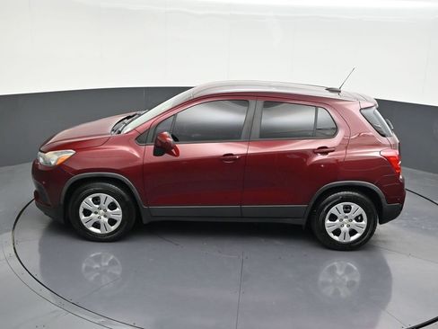 Used 2017 Chevrolet Trax LS FWD image 17