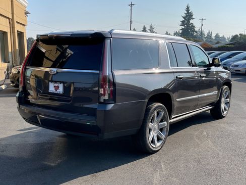 Used 2017 Cadillac Escalade ESV Premium Luxury image 3