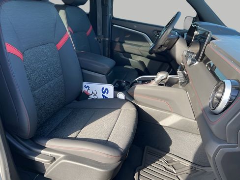 Used 2024 Chevrolet Colorado Z71 w/ Z71 Convenience Package 2 image 39