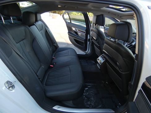 Used 2022 BMW 745e xDrive image 39