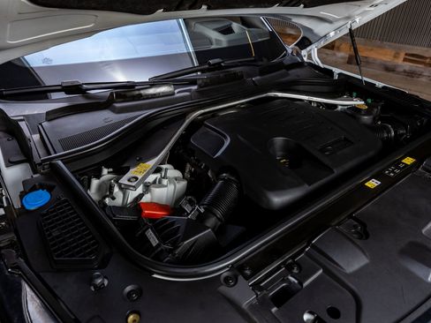 Used 2022 Land Rover Range Rover SE image 37