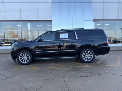Used 2020 GMC Yukon XL Denali image 2