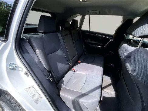 Used 2021 Toyota RAV4 LE FWD image 20