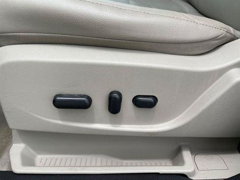 Used 2013 Ford C-MAX Energi SEL FWD image 47