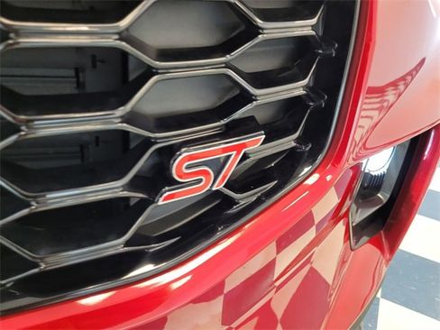 Used 2025 Ford Explorer ST image 3