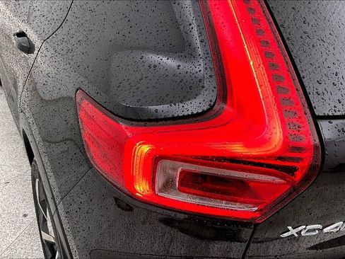 Certified 2025 Volvo XC40 B5 Plus image 40