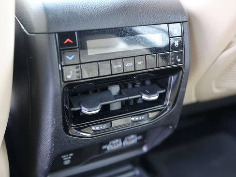 Used 2023 Jeep Grand Cherokee L Limited image 21