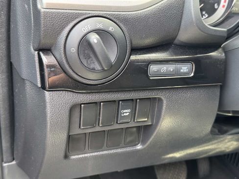 Used 2017 Nissan Titan SV AWD/4WD image 23