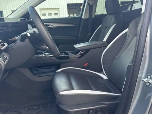 Used 2025 Buick Envision Sport Touring AWD/4WD image 38