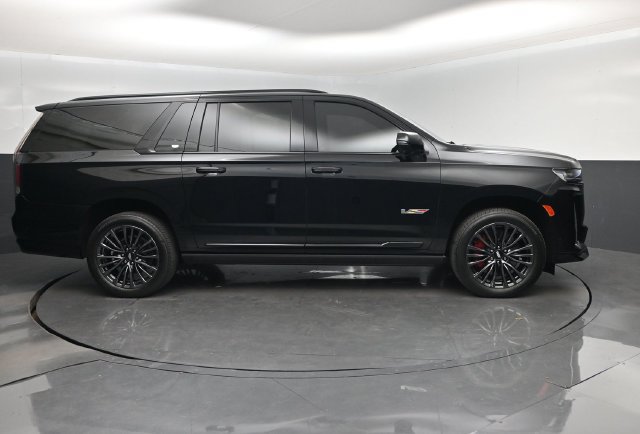 Used 2024 Cadillac Escalade ESV V w/ Heavy-Duty Trailer Package AWD/4WD image 2