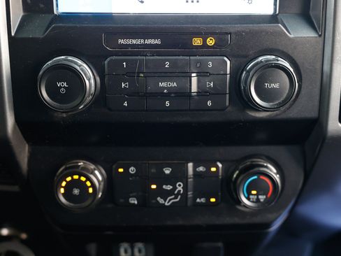 Used 2019 Ford F250 XLT w/ Snow Plow Prep Package AWD/4WD image 34