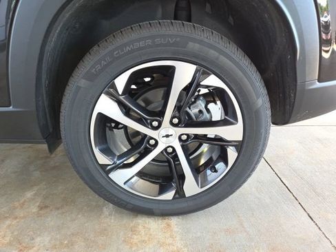 Used 2024 Chevrolet Trax RS w/ Driver Confidence Package FWD image 60